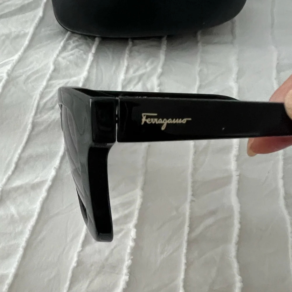 BRAND NEW! Ferragamo Sunglasses made in Italy - Picture 6 of 8